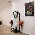 Live And Work Space In Hollywood