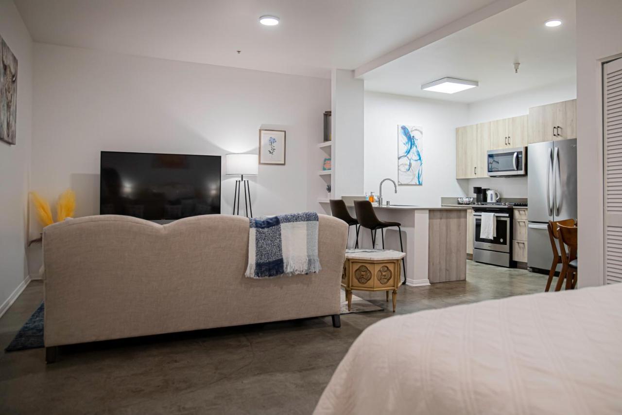 Live And Work Space In Hollywood *